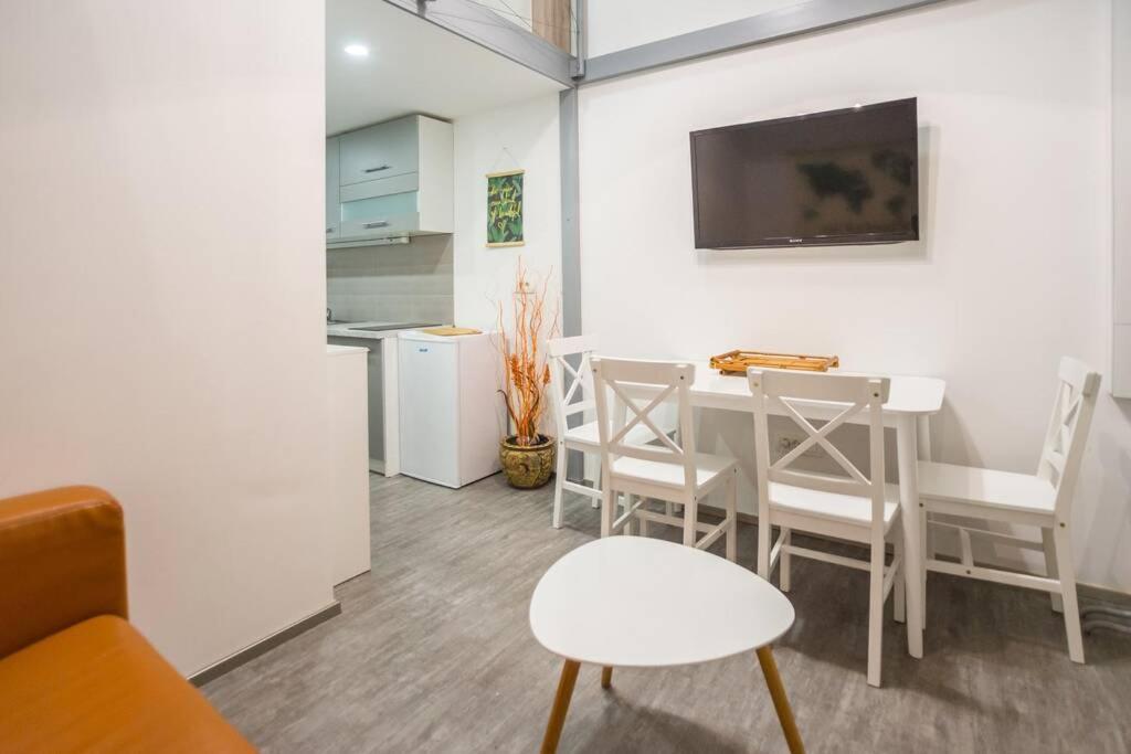 Apartma N'Poznam Tobacna Ljubljana Exteriör bild