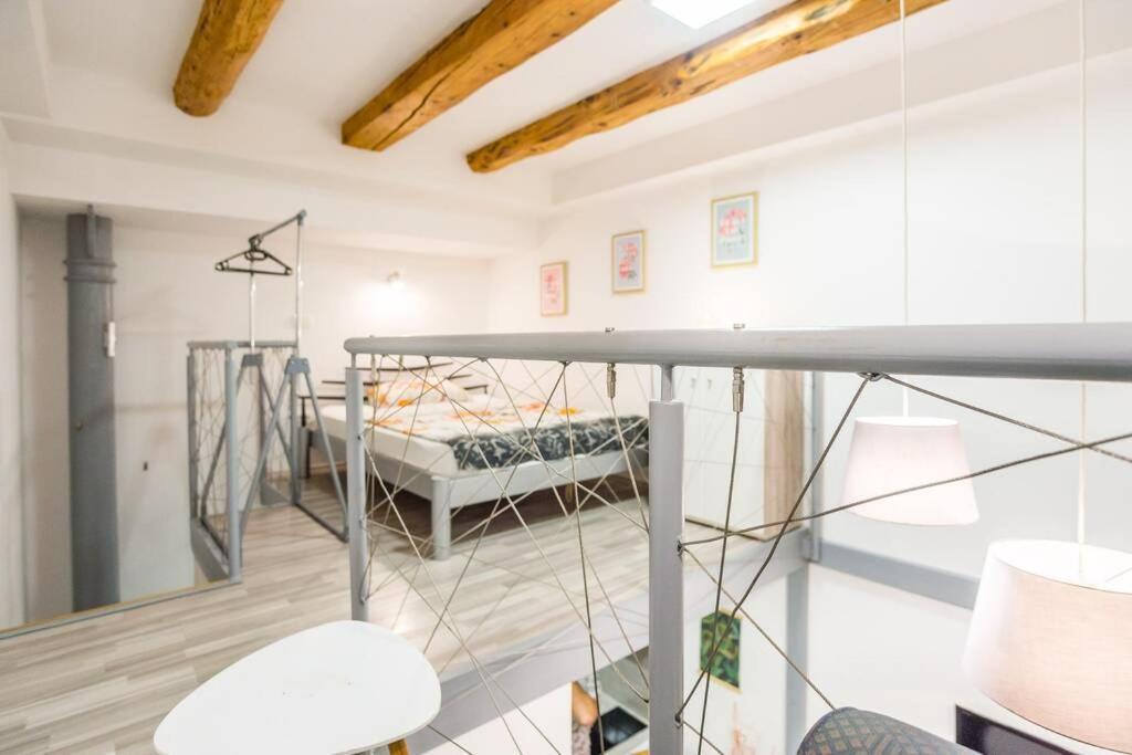 Apartma N'Poznam Tobacna Ljubljana Exteriör bild