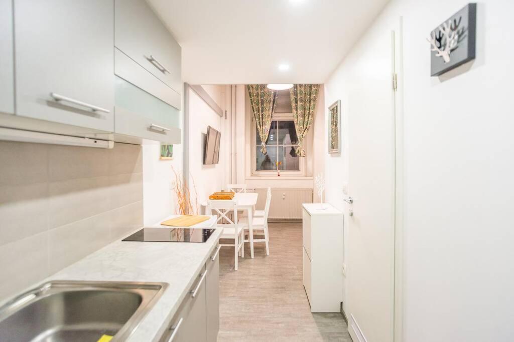 Apartma N'Poznam Tobacna Ljubljana Exteriör bild